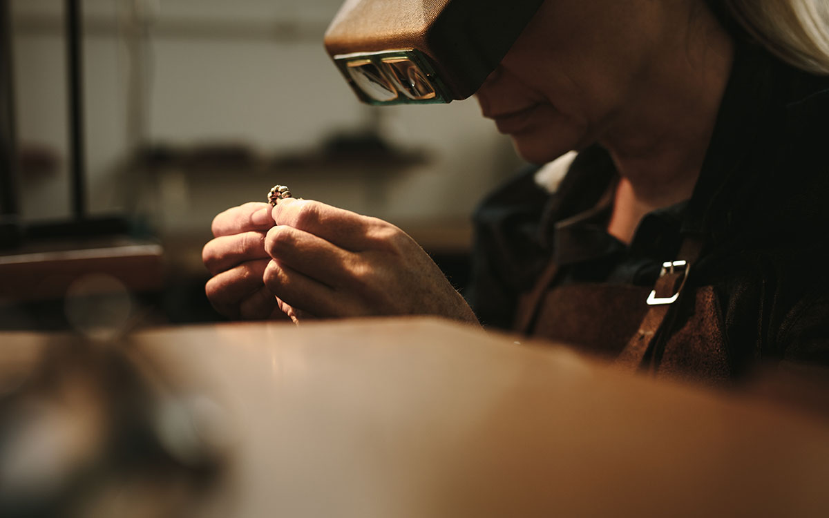 Ensuring Sterling Silver Authenticity: A Buyer's Guide to Quality Jewelry